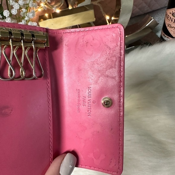 LOUIS VUITTON ROSE POP VERNIS LEATHER 4 RING MULTICLES KEY CASE - Picture 7 of 10